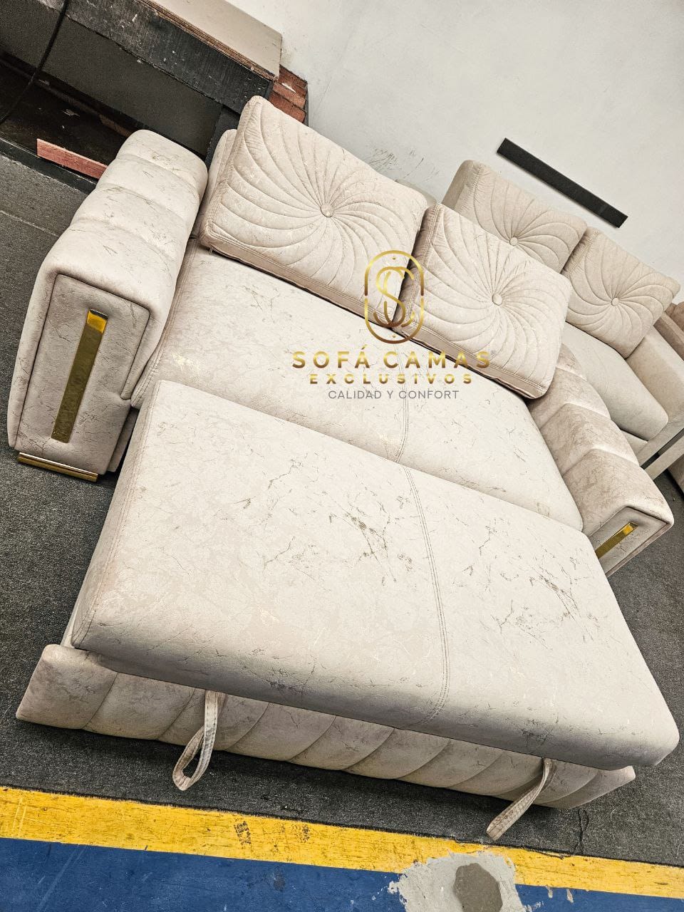 Sofá cama Oruga Con Apliques Cromados de Sofá Camas Exclusivos - foto 3